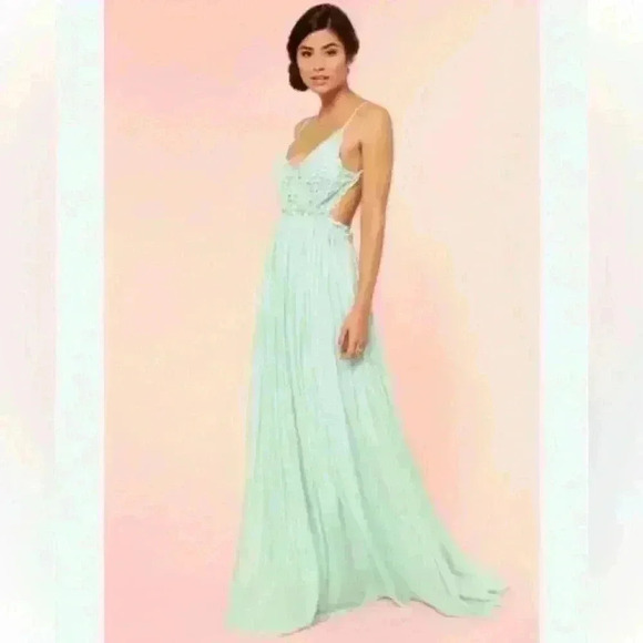 L’atiste by Amy Crochet Mint Green Open Back Staples V-Neck Crochet Maxi Dress - Picture 1 of 10